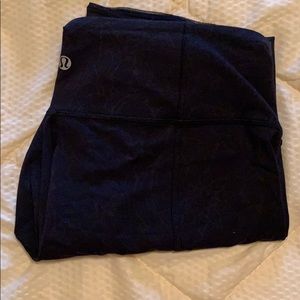 Black lululemon's legging with detail!!!